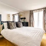 Spacious 2 Bed Luxury Apartment